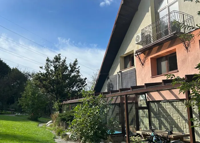 Dom Na Topolowej * أوسترون