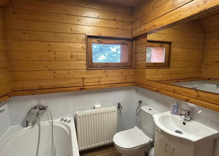 Dom Na Topolowej * أوسترون